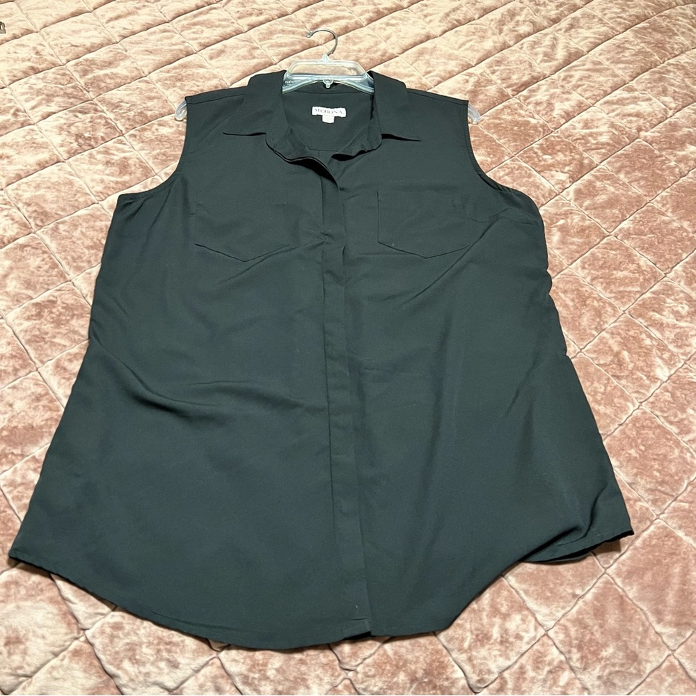 Black Sleeveless Collared Button-Up Top